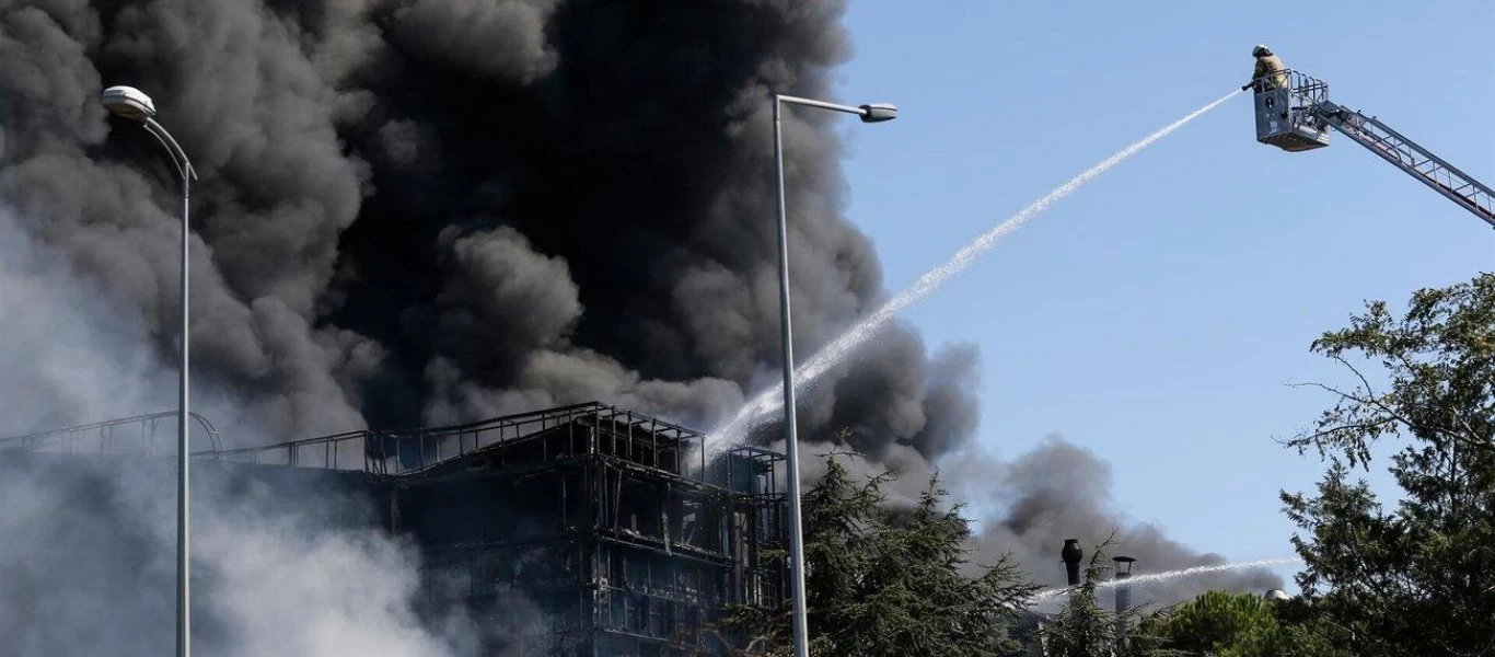 Κωνσταντινούπολη: Τεράστια πυρκαγιά σε εργοστάσιο χημικών μετά από έκρηξη - Δύο τραυματίες